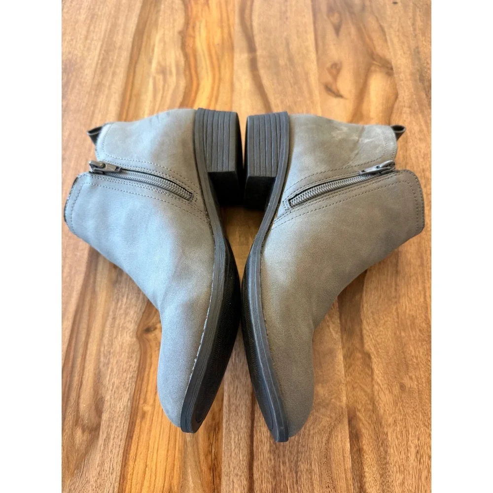 Sun +‎ Stone Womens Grey Faux Suede Ankle Boots Side Zip Cutout Booties Size 7